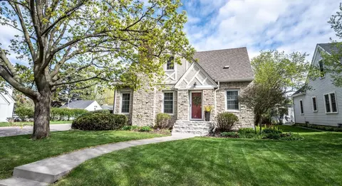 1513 Hoyt Ave W, Falcon Heights, MN 55108