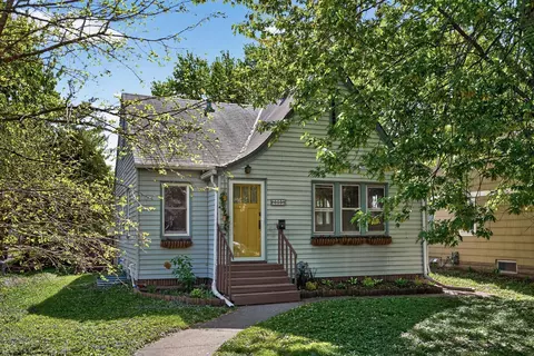858 21st Ave SE, Minneapolis, MN 55414