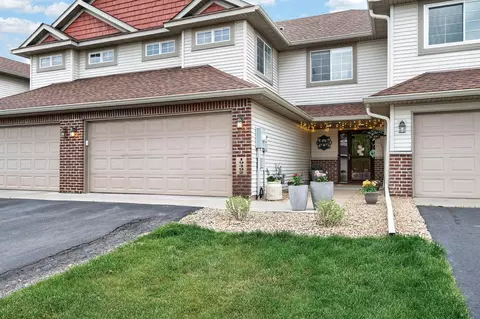 19492 Prairieview Dr, Rogers, MN 55374