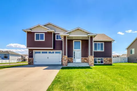 4902 35th Ave S, Fargo, ND 58104