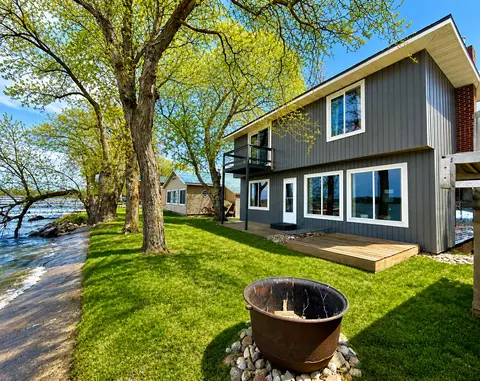 156 Dewey St, Welcome, MN 56181