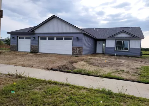 1381 Cullen St, Saint Peter, MN 56082