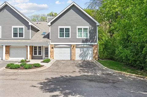 6157 Chasewood Pkwy #102, Minnetonka, MN 55343