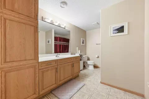 Bath - 212 Chestnut Dr, Horace, ND 58047 photo 3 of 3