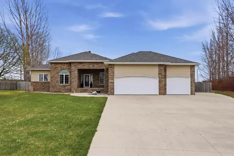 212 Chestnut Dr, Horace, ND 58047