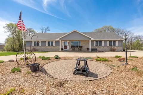 7195 County Road 10 E, Chaska, MN 55318