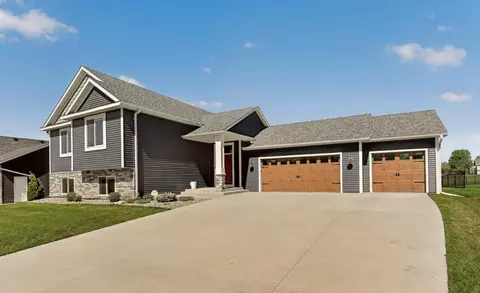 5443 Ridgeview Dr NW, Rochester, MN 55901