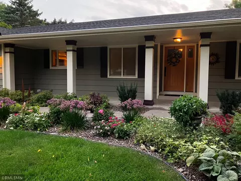 13216 Oakland Dr, Burnsville, MN 55337
