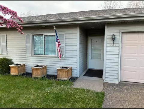 221 Helen St, Roberts, WI 54023