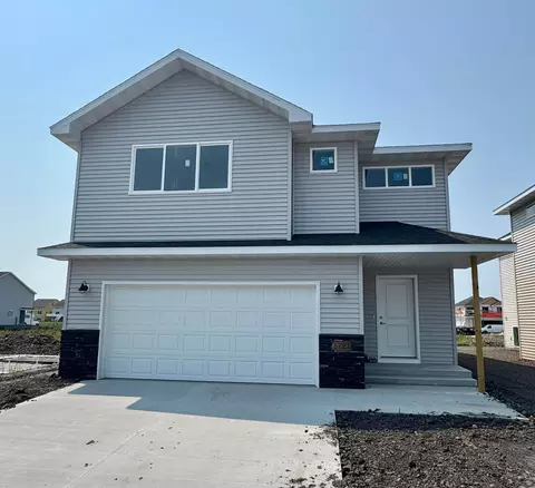 6781 30 St S, Fargo, ND 58104