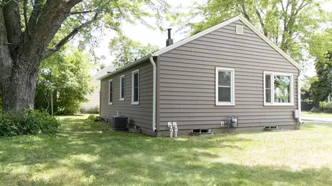 Exterior - 401 13th Ave NE, Austin, MN 55912 photo 2 of 3