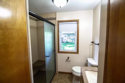 Bath - 401 13th Ave NE, Austin, MN 55912 photo 1 of 1