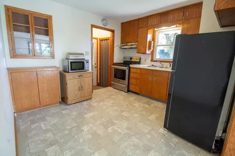 Kitchen - 401 13th Ave NE, Austin, MN 55912 photo 2 of 2