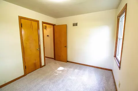 Bedroom - 401 13th Ave NE, Austin, MN 55912 photo 3 of 4