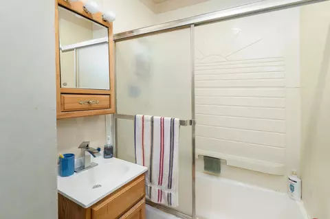 Bath - 3019 Restormel St, Duluth, MN 55806 photo 2 of 2