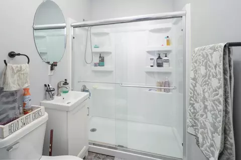 Bath - 3019 Restormel St, Duluth, MN 55806 photo 1 of 2