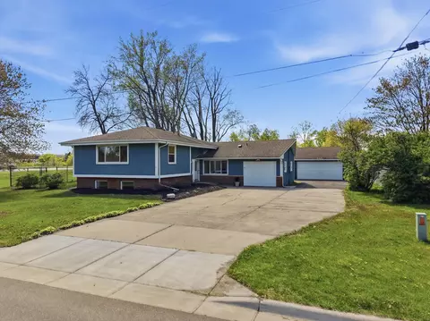 8504 Edison St NE, Blaine, MN 55449