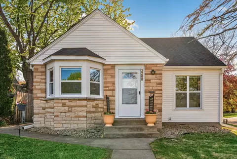 3200 Ewing Ave N, Robbinsdale, MN 55422