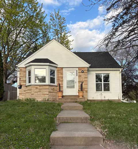 3200 Ewing Ave N, Robbinsdale, MN 55422