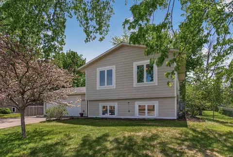 1030 Whitney Dr, Apple Valley, MN 55124