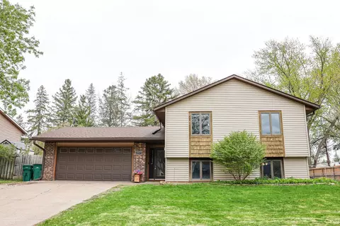 2327 Hidden Valley Ln, Stillwater, MN 55082