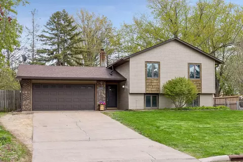 2327 Hidden Valley Ln, Stillwater, MN 55082