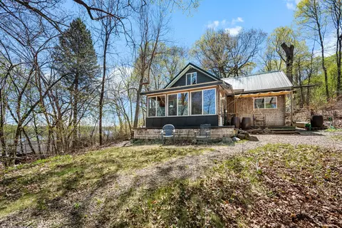 6711 Mohawk Dr, Chanhassen, MN 55317