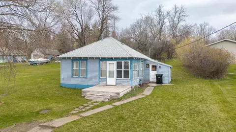 710 720 5th St NW, Valley City, ND 58072