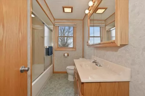 Bath - 1907 E 4th St, Superior, WI 54880 photo 1 of 1