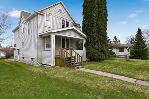 Exterior - 1907 E 4th St, Superior, WI 54880 photo 2 of 7