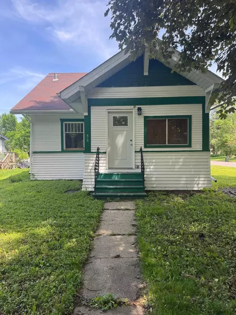 601 N Carver St, Winthrop, MN 55396