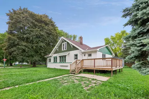 601 N Carver St, Winthrop, MN 55396