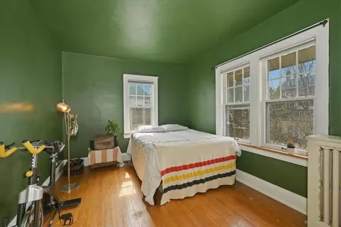 Bedroom - 2327 E 4th St, Duluth, MN 55812 photo 3 of 4