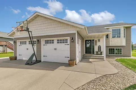 561 7th St NW, Richmond, MN 56368