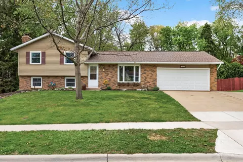 6839 133rd St W, Apple Valley, MN 55124