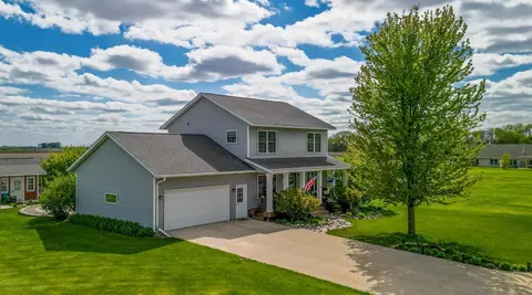 16 Marples Ave, Minnesota Lake, MN 56068