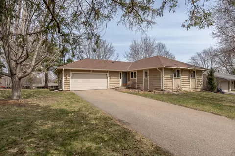 502 Highland Dr, Chanhassen, MN 55317