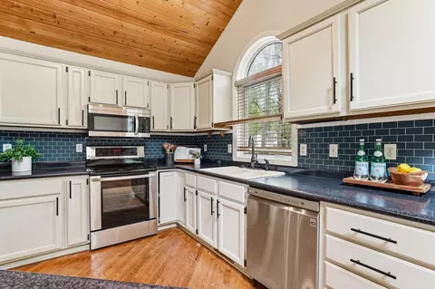 Kitchen - 4785 Mayelin Ave NE, Saint Michael, MN 55376 photo 4 of 6