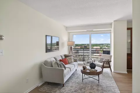66 9th St E #2102, Saint Paul, MN 55101