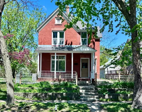 697 Tuscarora Ave, Saint Paul, MN 55102