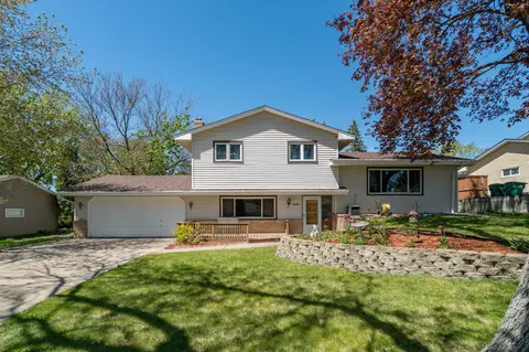 10940 Pioneer Dr, Burnsville, MN 55337
