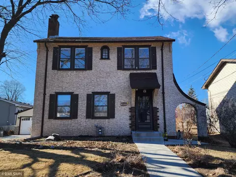 1665 Victoria St N, Saint Paul, MN 55117