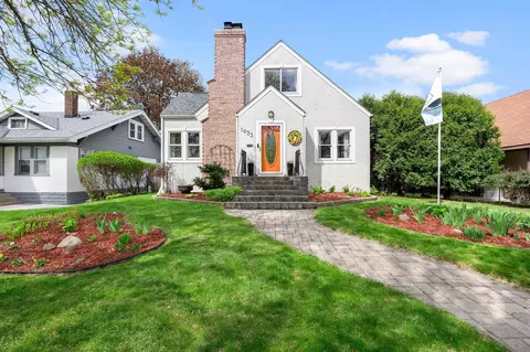 1033 Smith Ave S, West Saint Paul, MN 55118