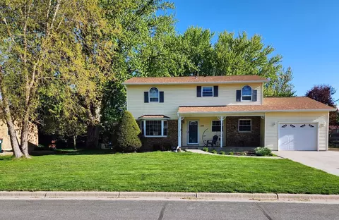319 7th St SW, Eyota, MN 55934