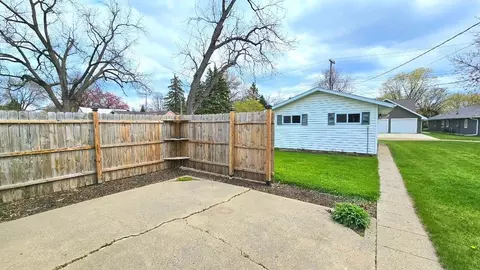 Exterior - 102 E 9th St, Morris, MN 56267 photo 5 of 7