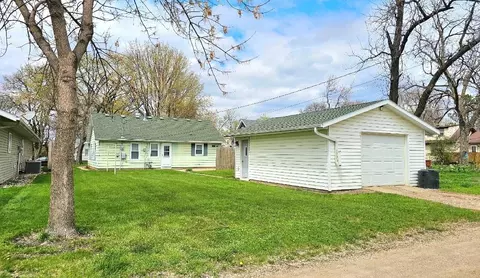 Exterior - 102 E 9th St, Morris, MN 56267 photo 4 of 7