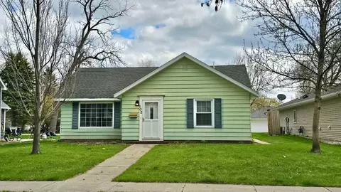 102 E 9th St, Morris, MN 56267