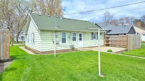Exterior - 102 E 9th St, Morris, MN 56267 photo 2 of 7