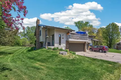 9625 Hampshire Ln, Eden Prairie, MN 55347