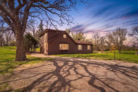 21898 52nd St NE, New London, MN 56273
